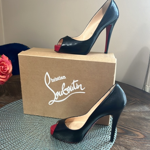 Selling Christian Loutin heels - Picture 5 of 9